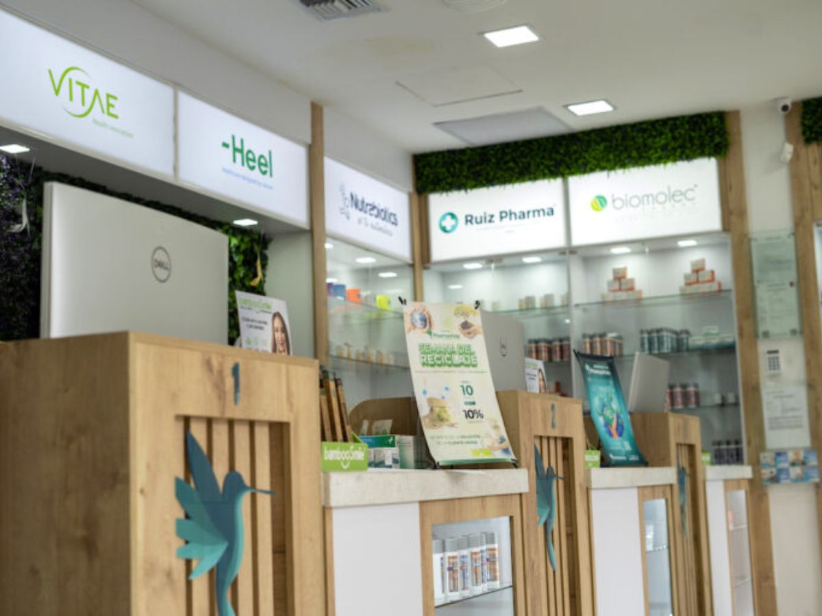 Fachada de PharmaVida Guayaquil